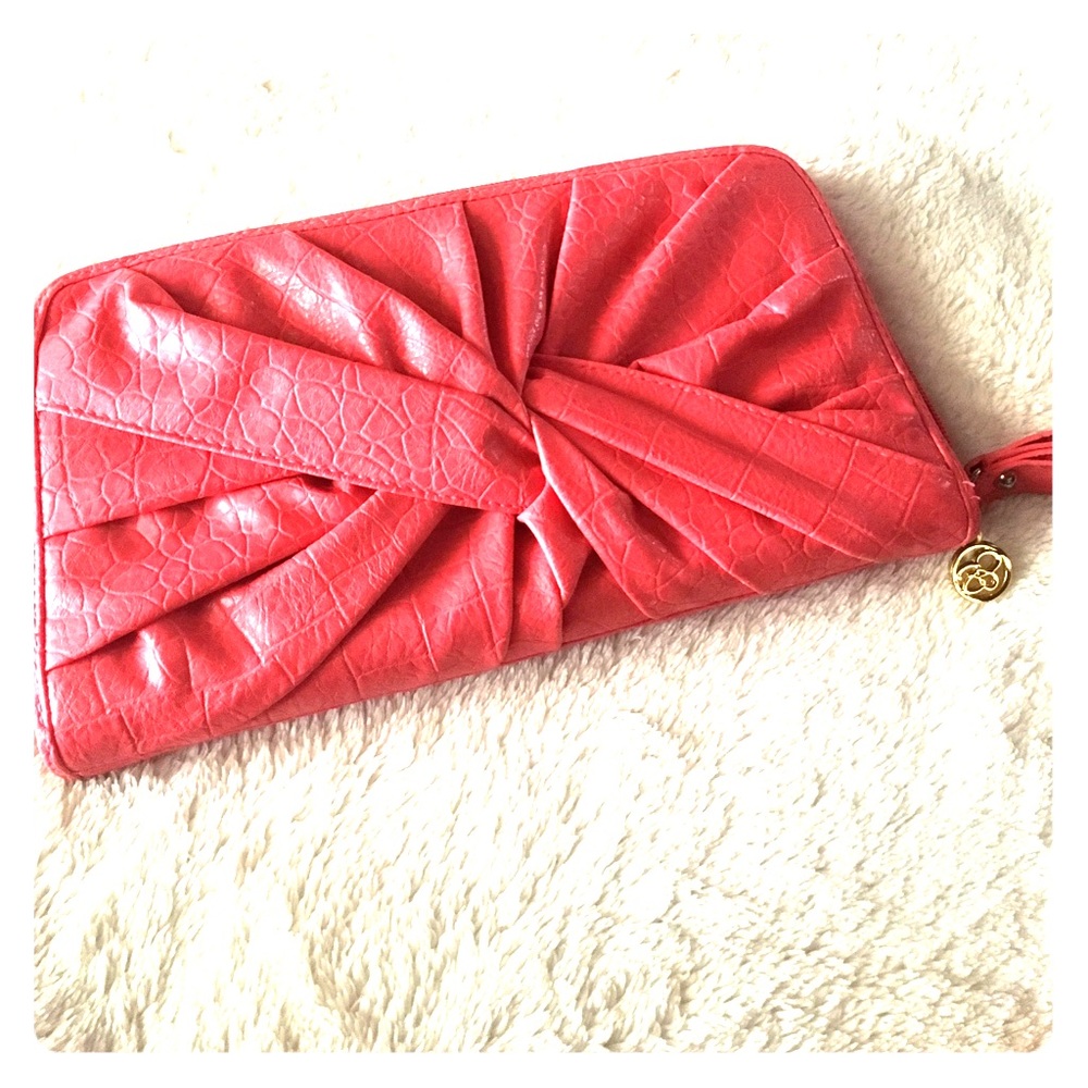 Jessica Simpson clutch